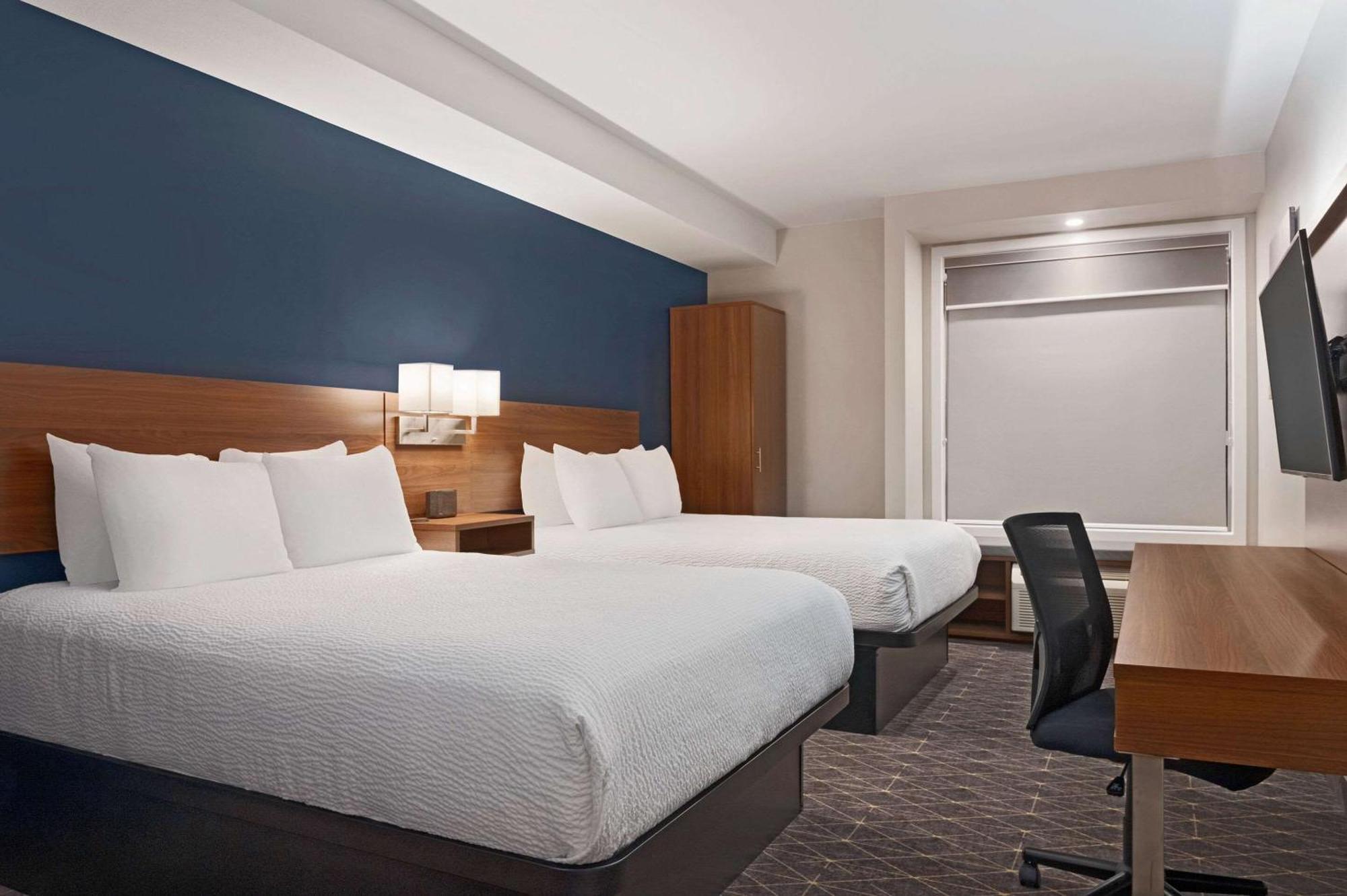 Park Inn By Radisson, Kelowna Ngoại thất bức ảnh
