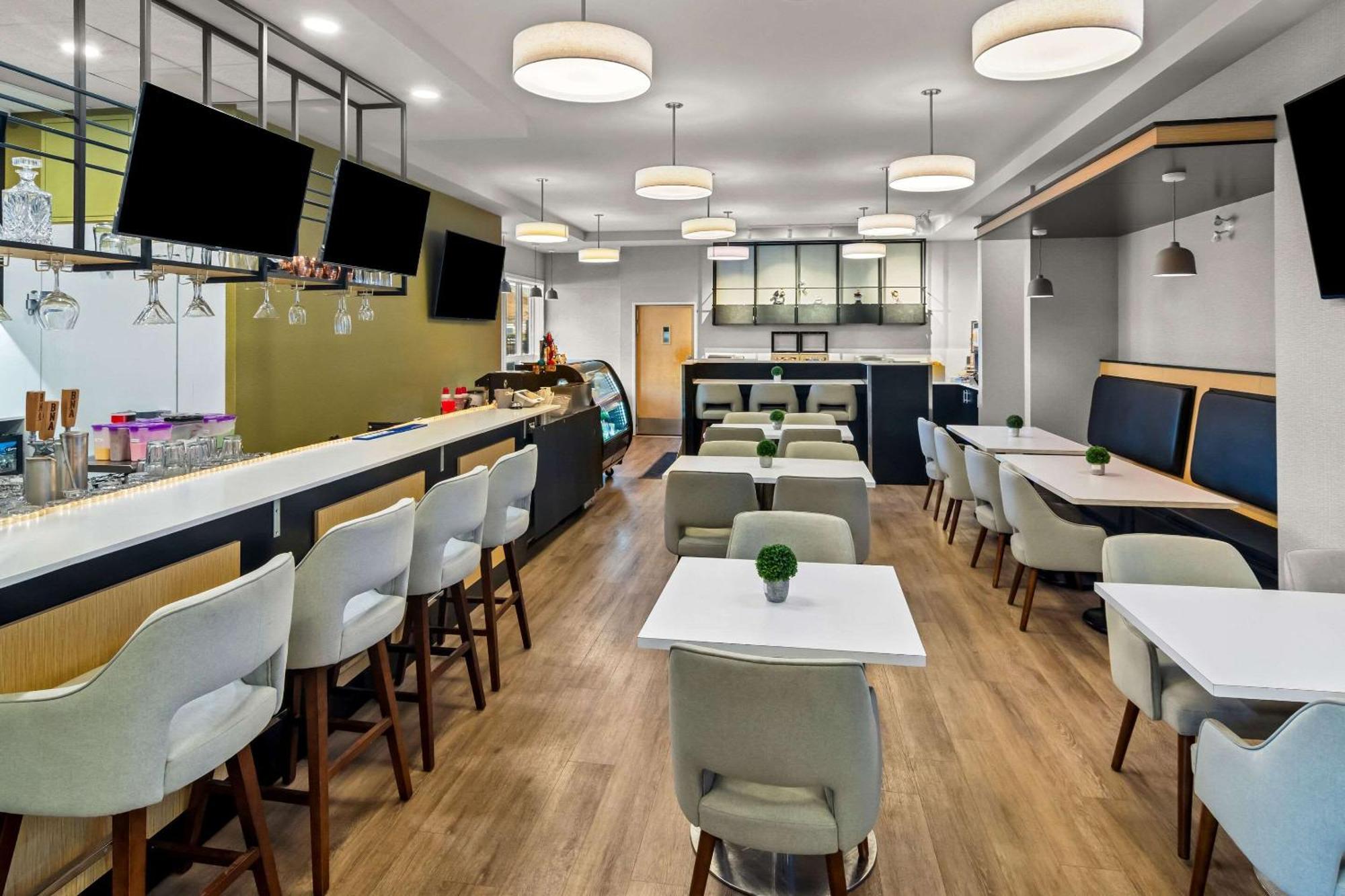 Park Inn By Radisson, Kelowna Ngoại thất bức ảnh