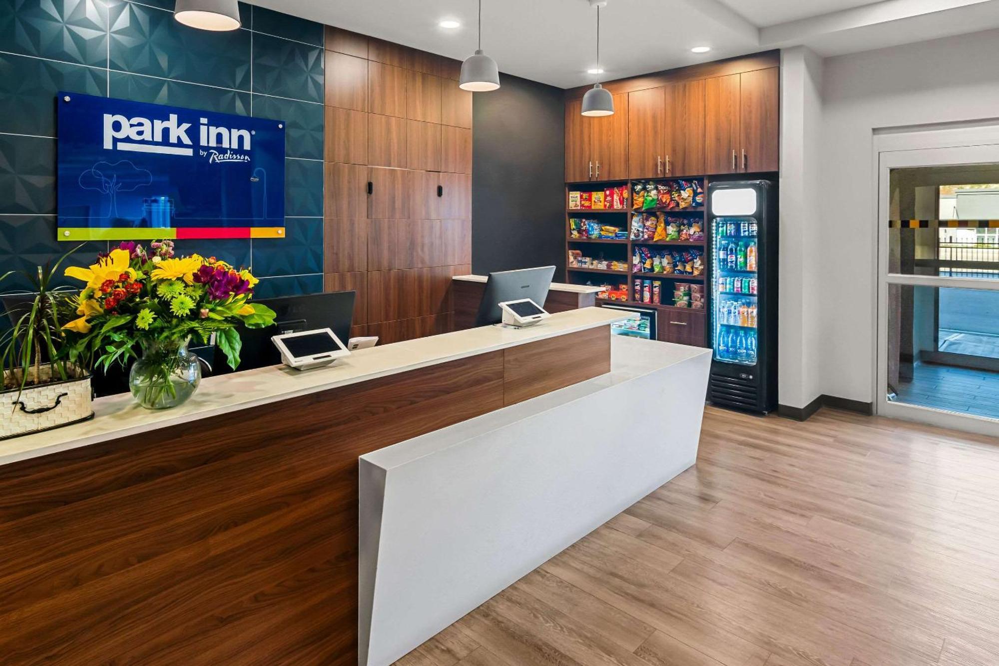 Park Inn By Radisson, Kelowna Ngoại thất bức ảnh
