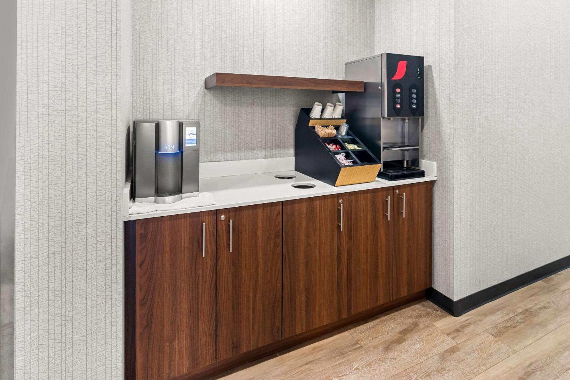 Park Inn By Radisson, Kelowna Ngoại thất bức ảnh