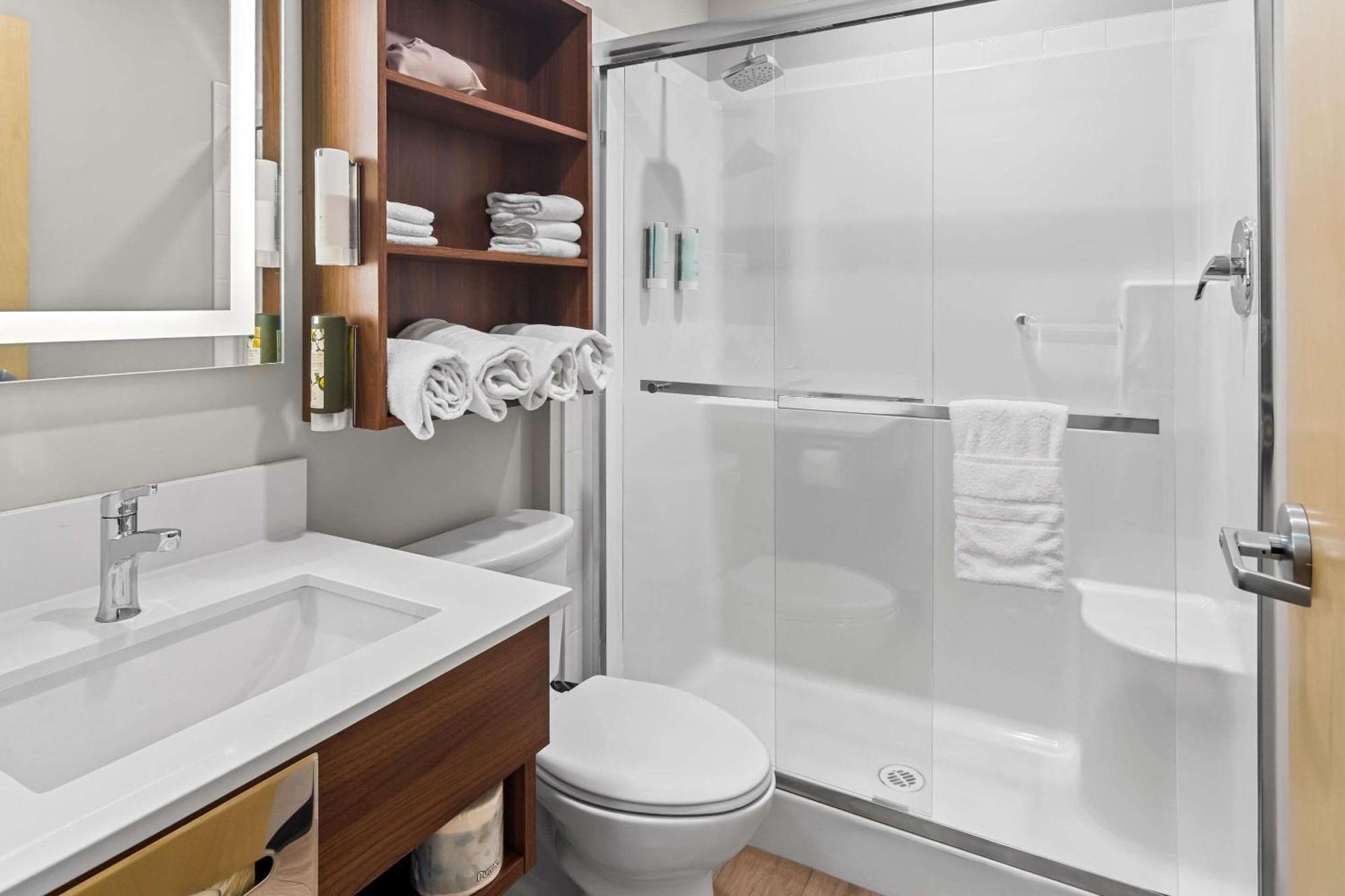 Park Inn By Radisson, Kelowna Ngoại thất bức ảnh