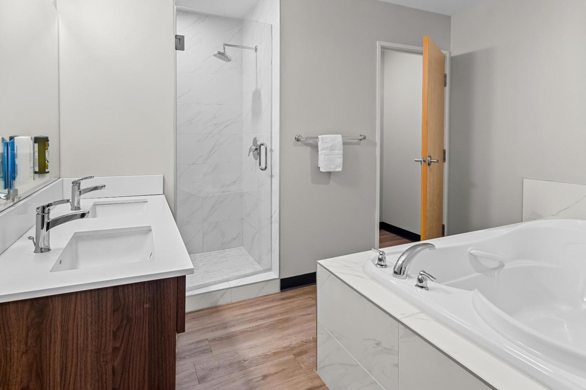 Park Inn By Radisson, Kelowna Ngoại thất bức ảnh