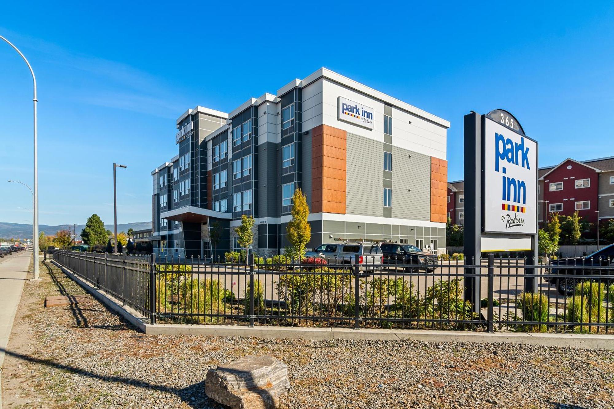 Park Inn By Radisson, Kelowna Ngoại thất bức ảnh