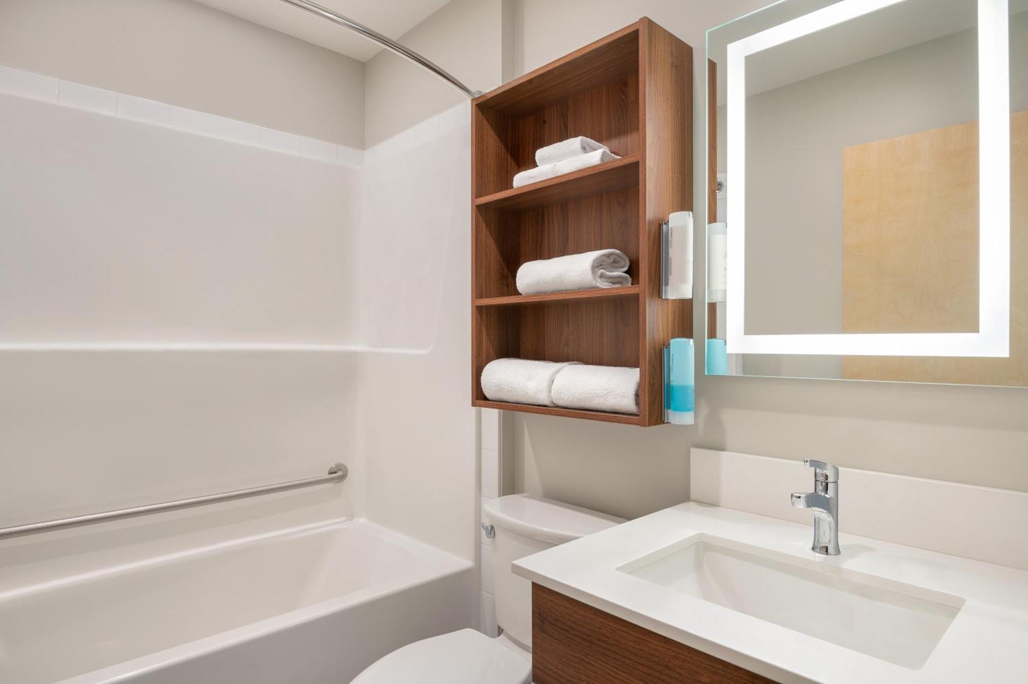 Park Inn By Radisson, Kelowna Ngoại thất bức ảnh